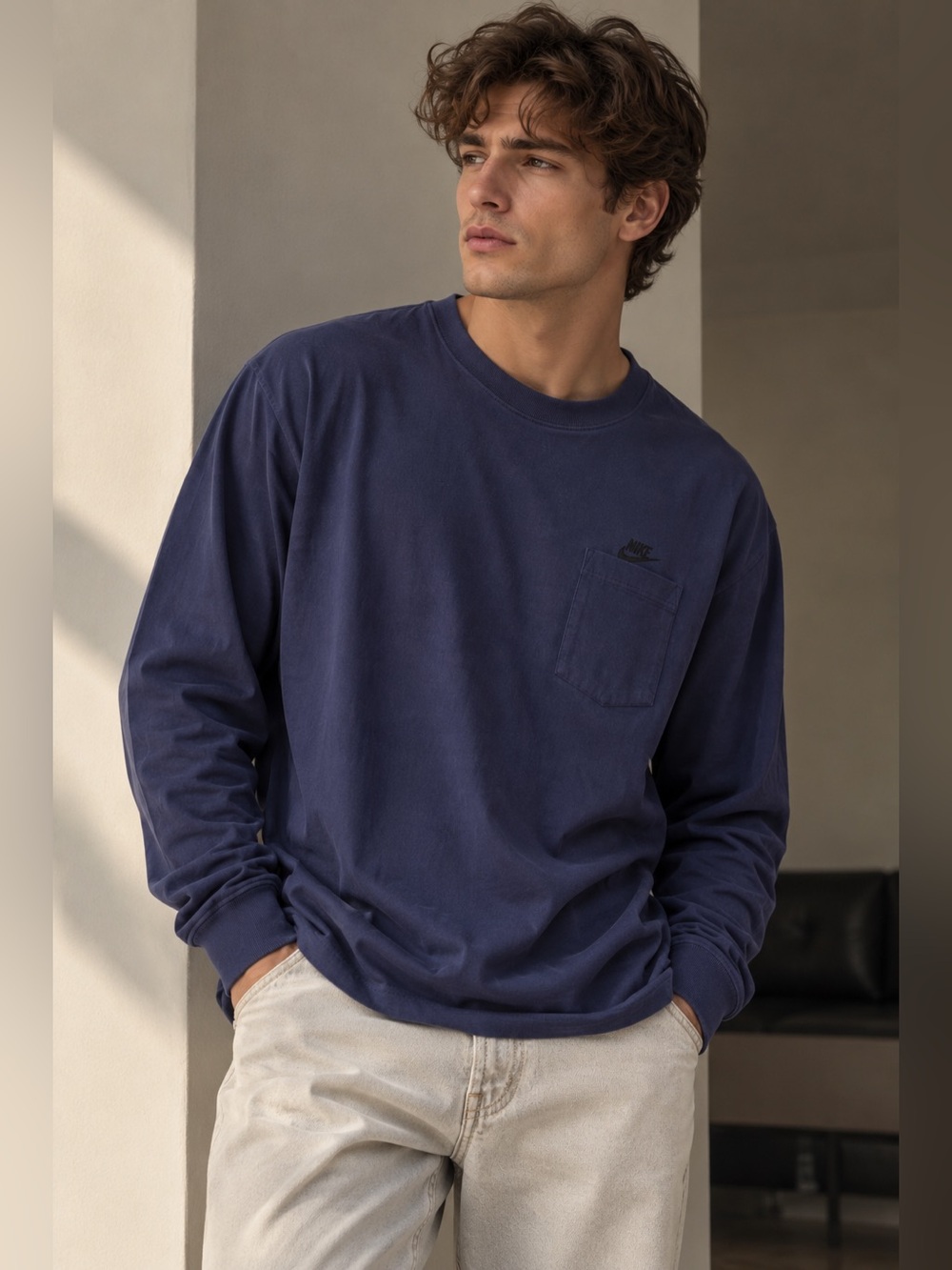 Nike The Nike Tee size M Loose Fit Long Sleeve T-Shirt in Navy Blue